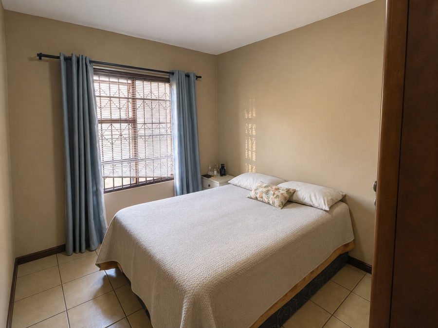 To Let 2 Bedroom Property for Rent in Azalea Park North West